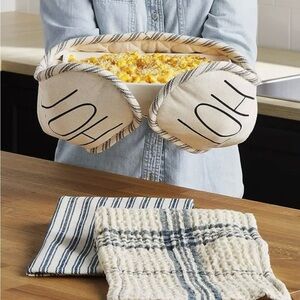 MUD PIE HOT Oven Mitts and towel set- cream blue gray NEW